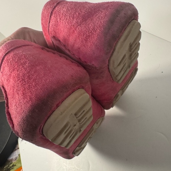 UGG Pink Suede Flats Slip-On Driving  Moccasin 8.5 - Picture 10 of 11